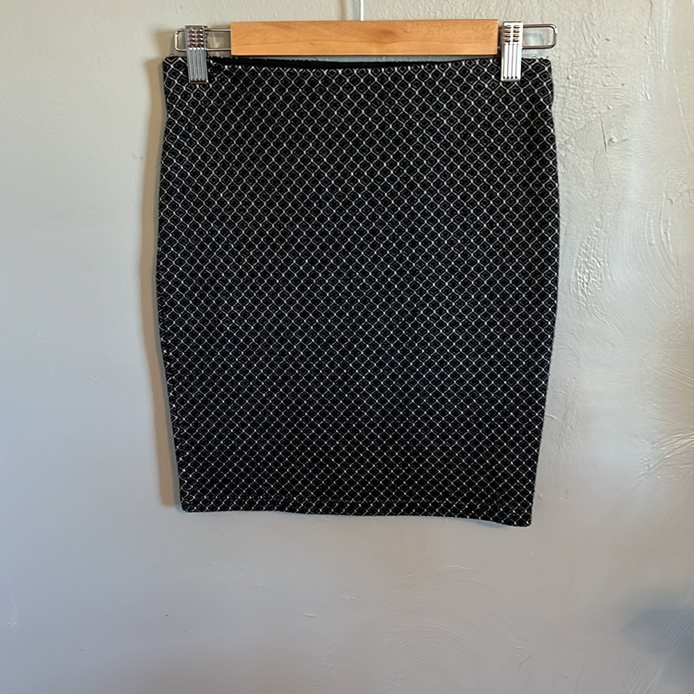 LOFT pull on skirt - Picture 3 of 4